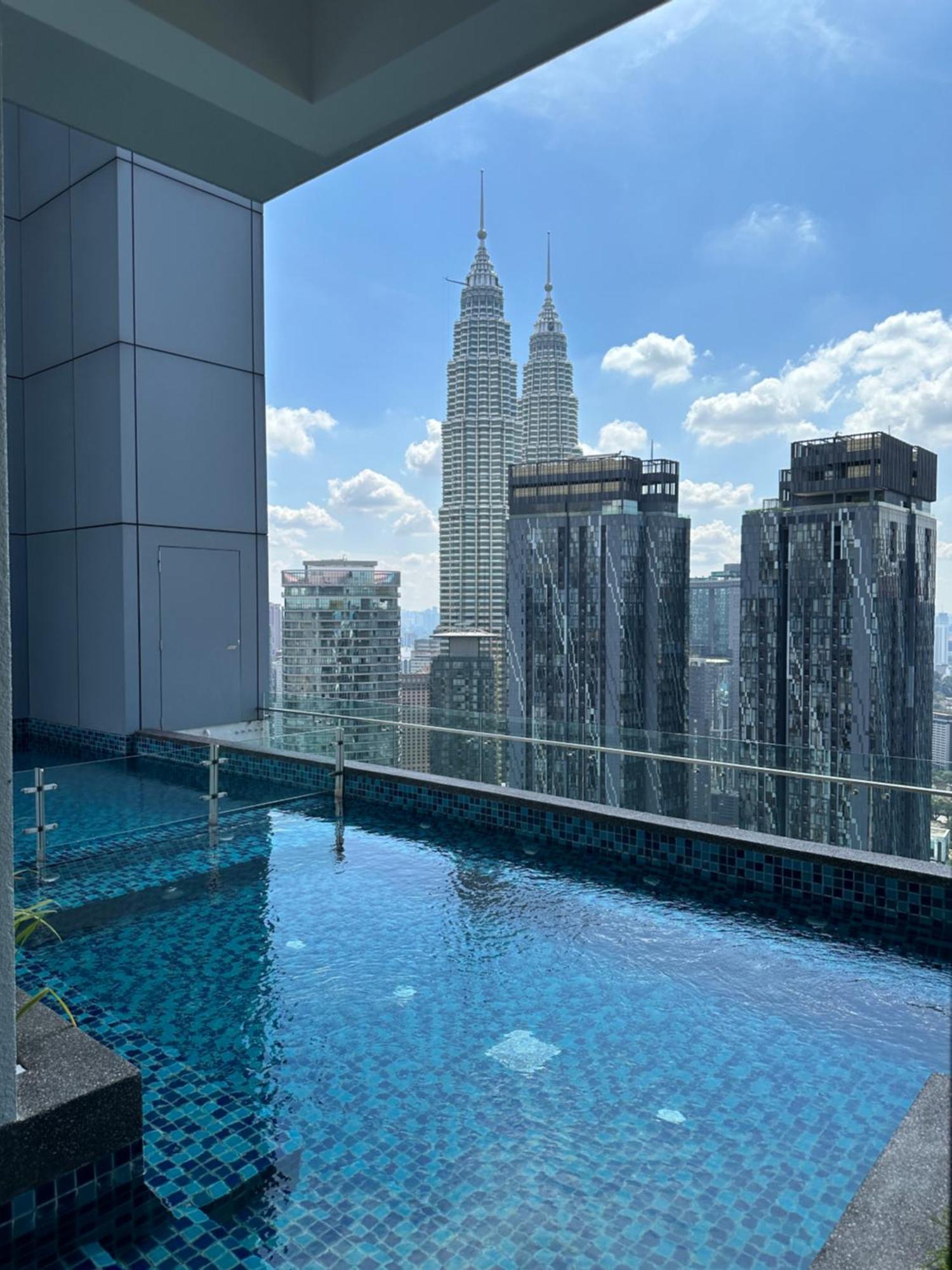 Royce Residences By Romeo Apartment *