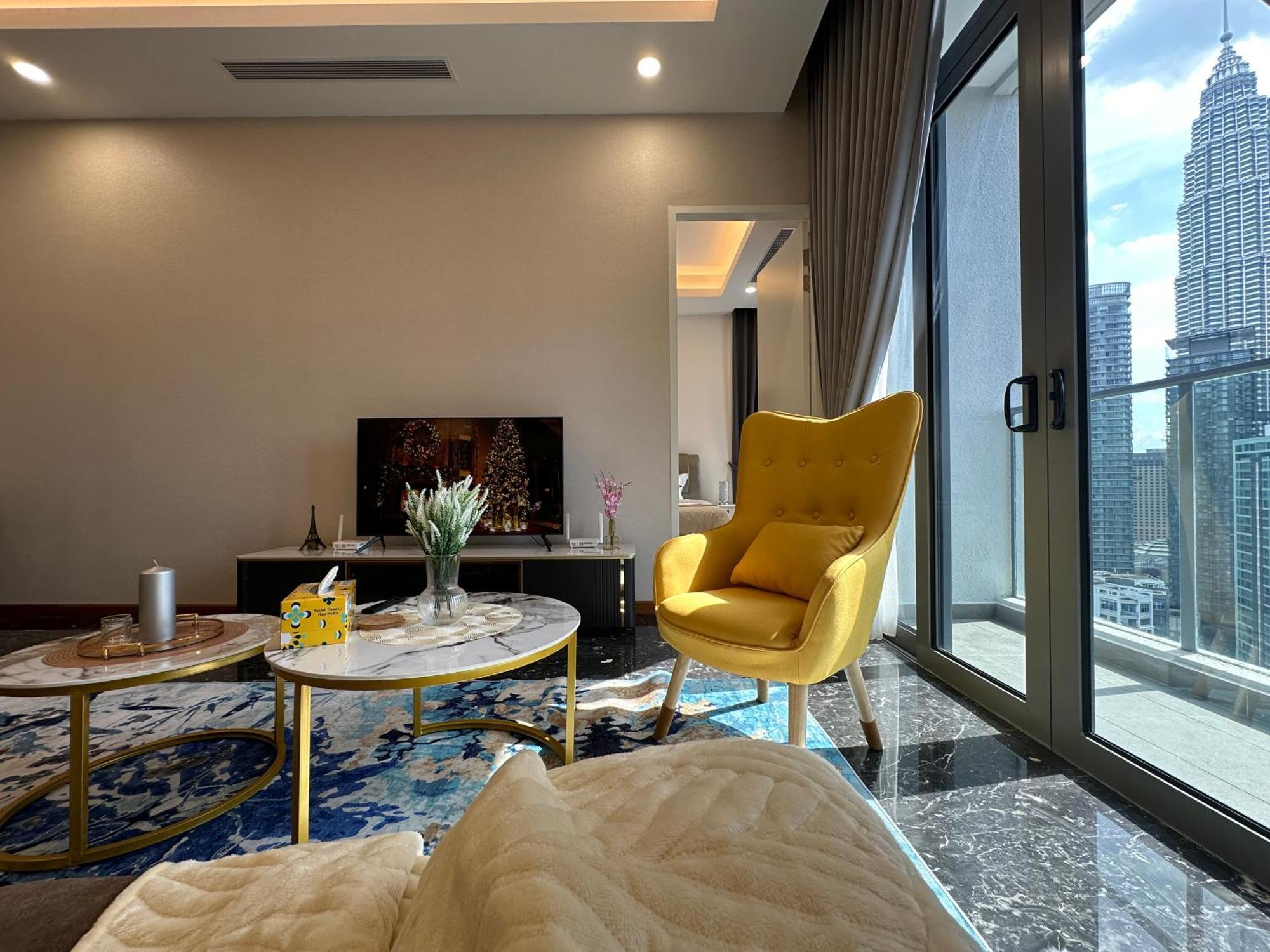 Apartment Royce Residences By Romeo