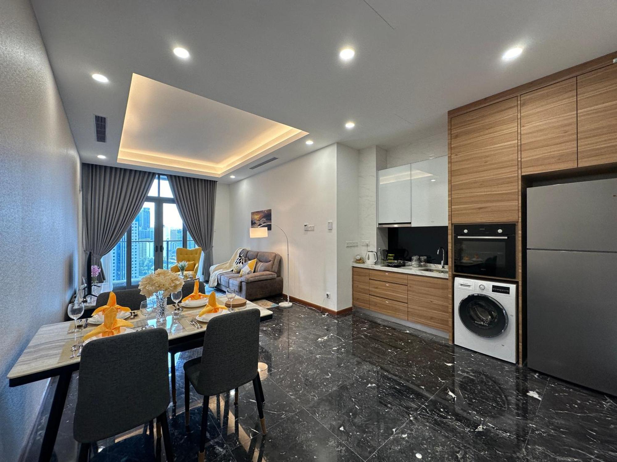 Apartment Royce Residences By Romeo