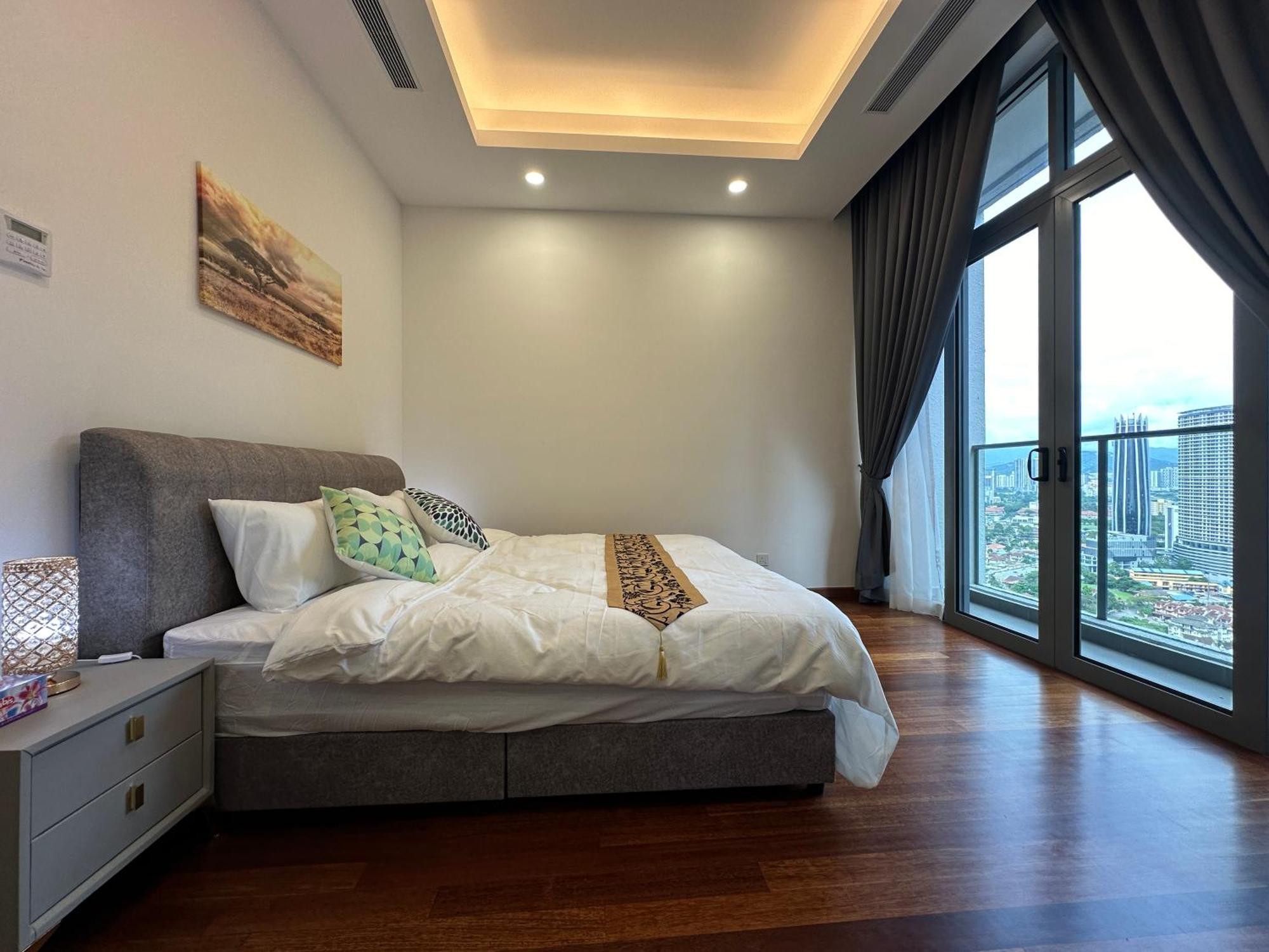 Apartment Royce Residences By Romeo