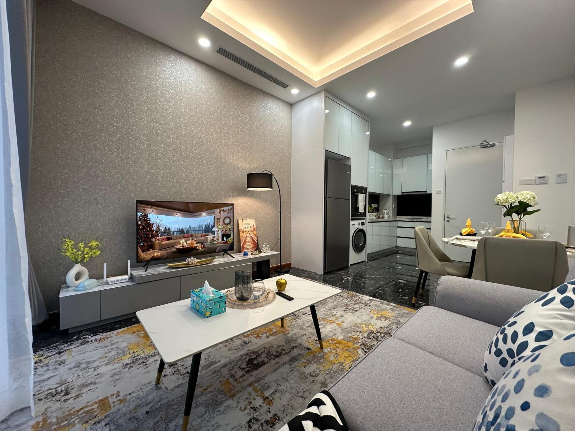 Royce Residences By Romeo Apartment