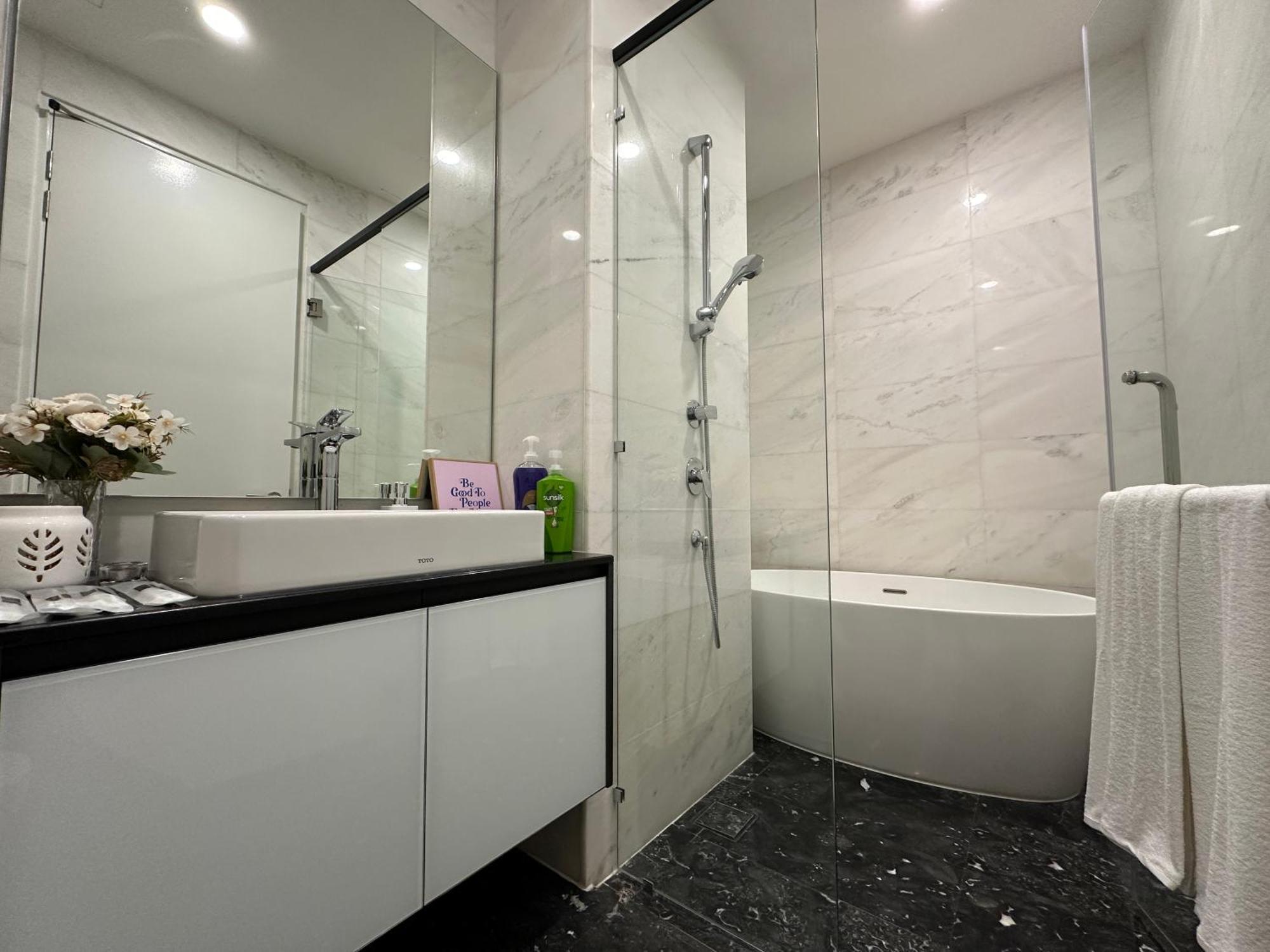 Royce Residences By Romeo Apartment *