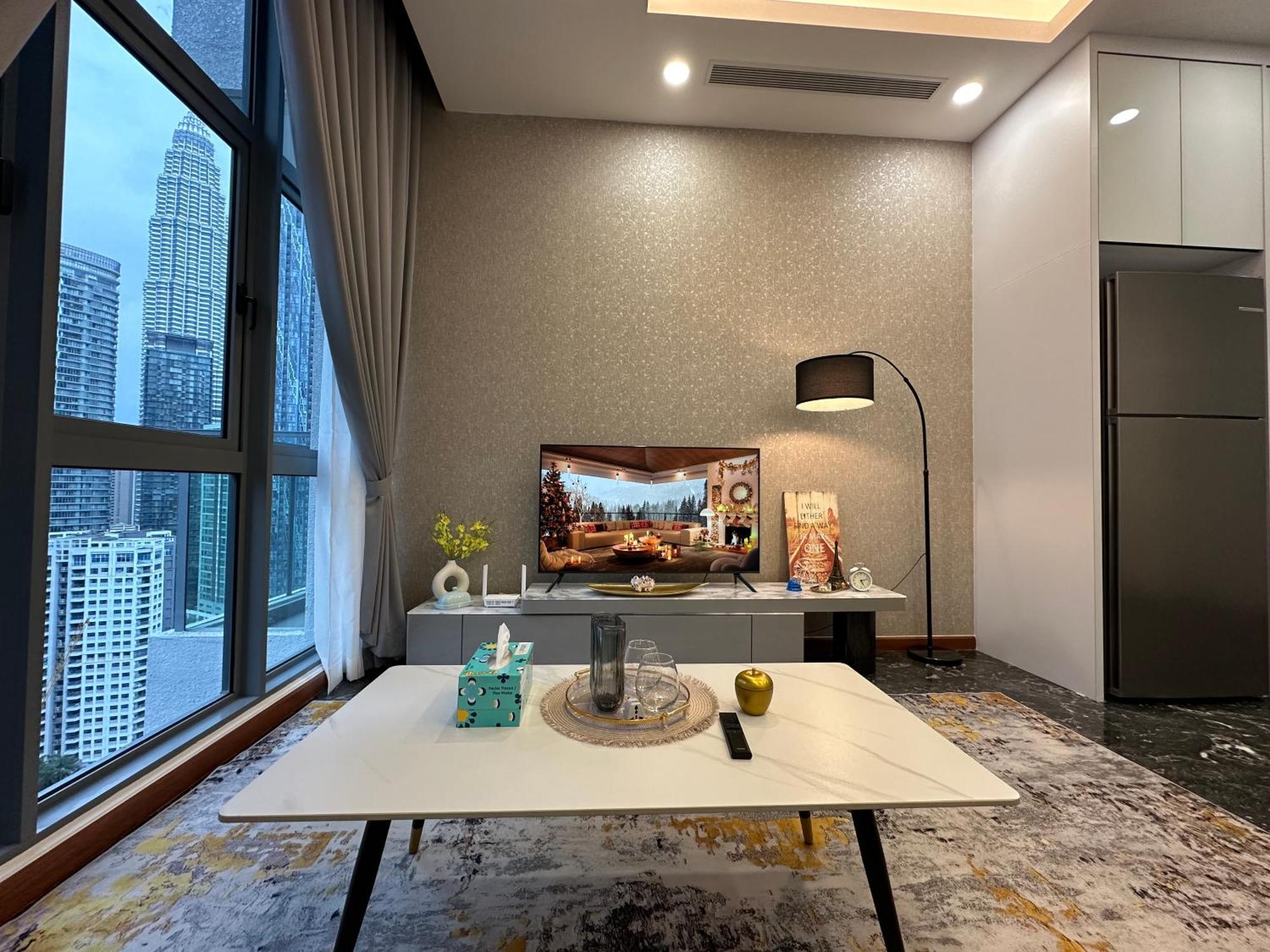 Royce Residences By Romeo Apartment
