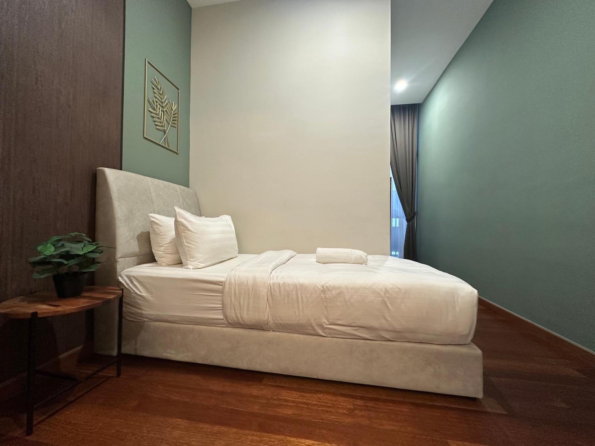 Royce Residences By Romeo Apartment