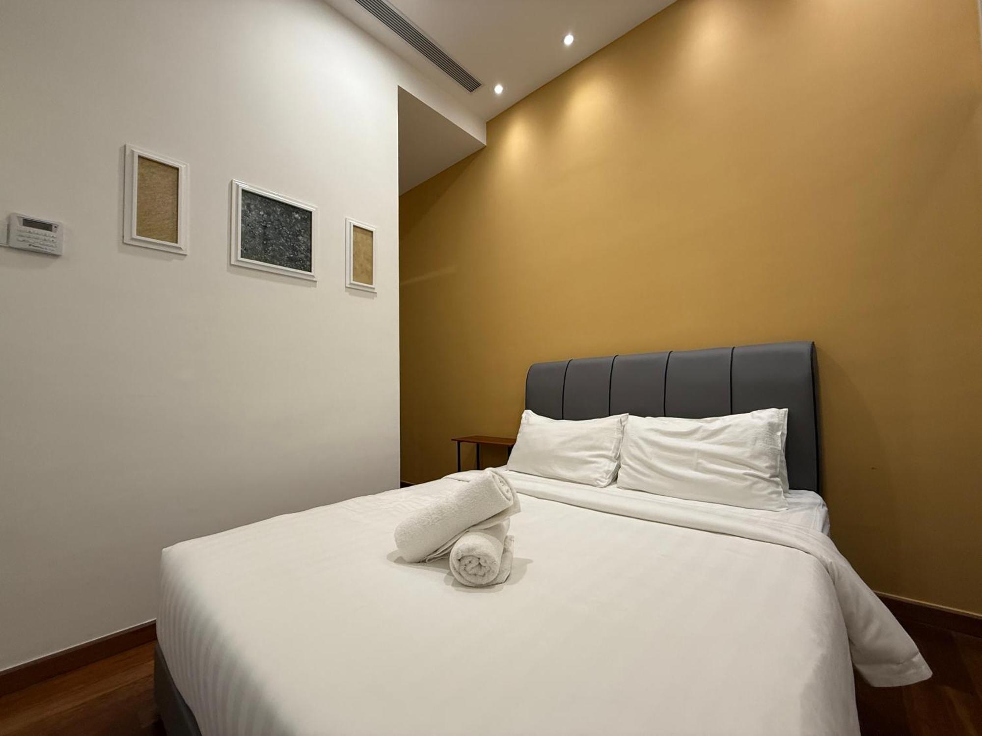 Apartment Royce Residences By Romeo