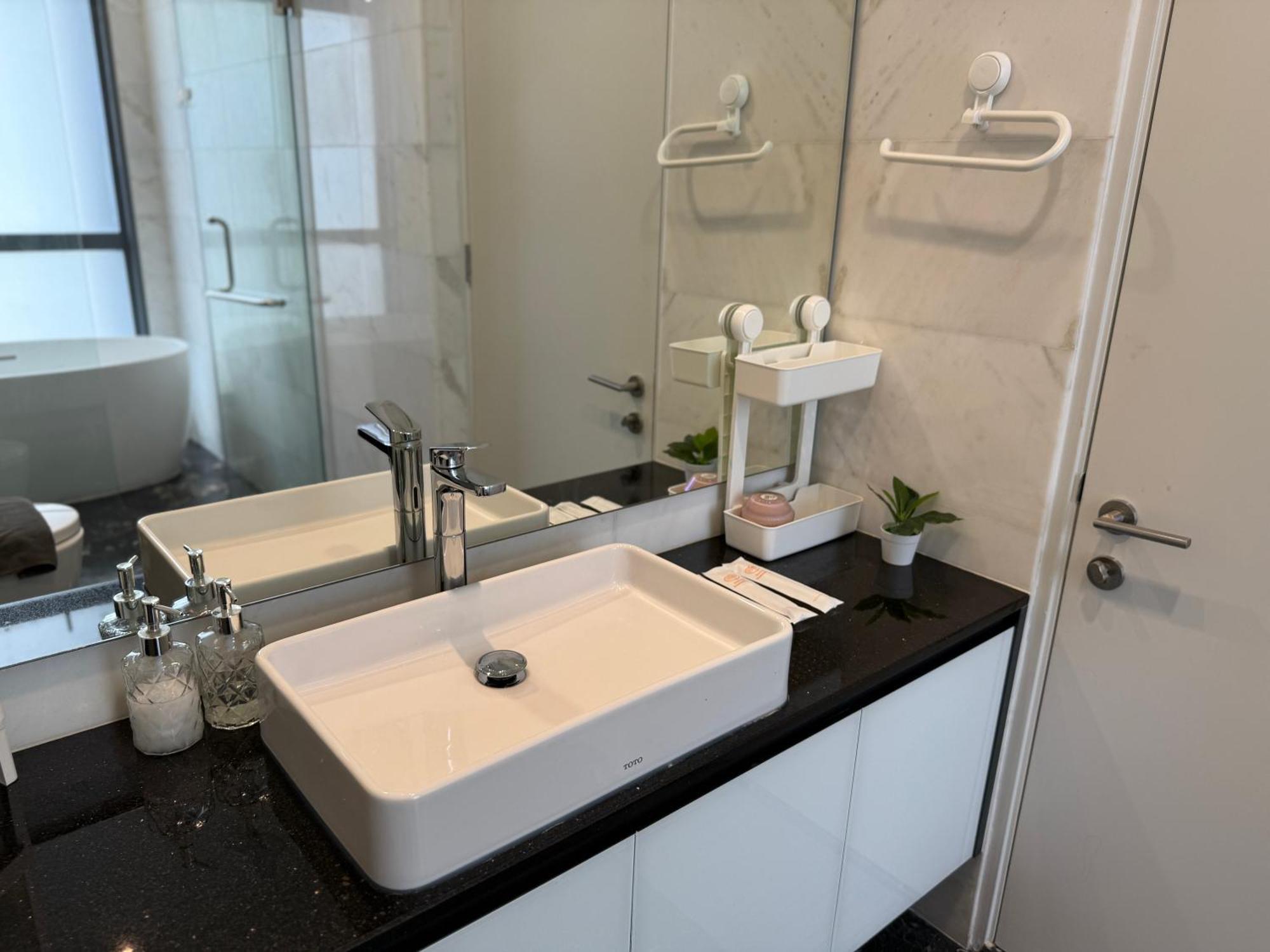 Apartment Royce Residences By Romeo